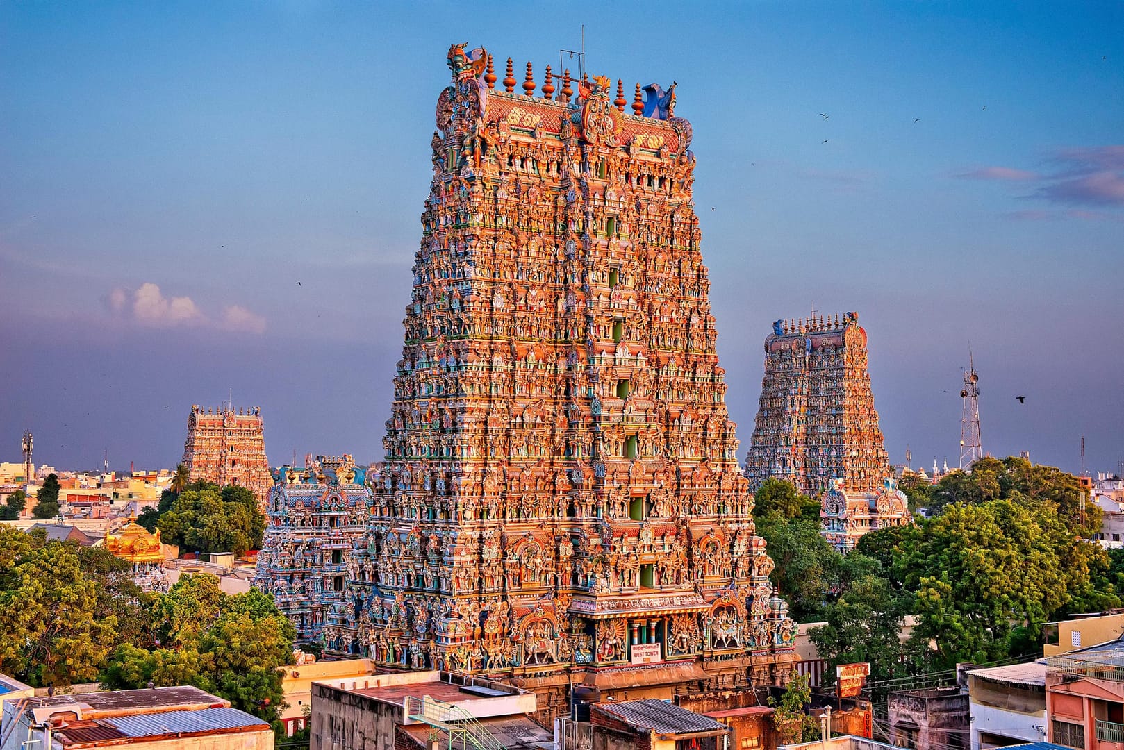 RELIGIOUS TOUR 6 meenakshi amman temple india scaled